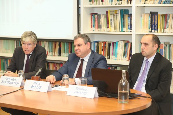 Από αριστερά προς δεξιά: Ο κ. Αλέξανδρος Σαρρηγεωργίου, ο κ. Νίκος Βέττας & ο κ. Svetoslav Danchev